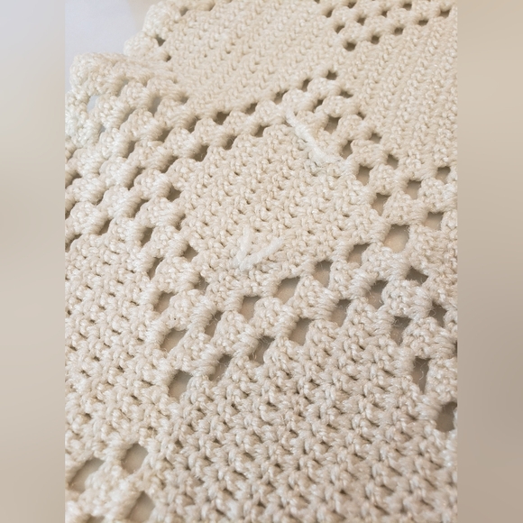 Huge Spool of White Nylon Yarn and 3 Square Cloth Designs - Picture 10 of 14